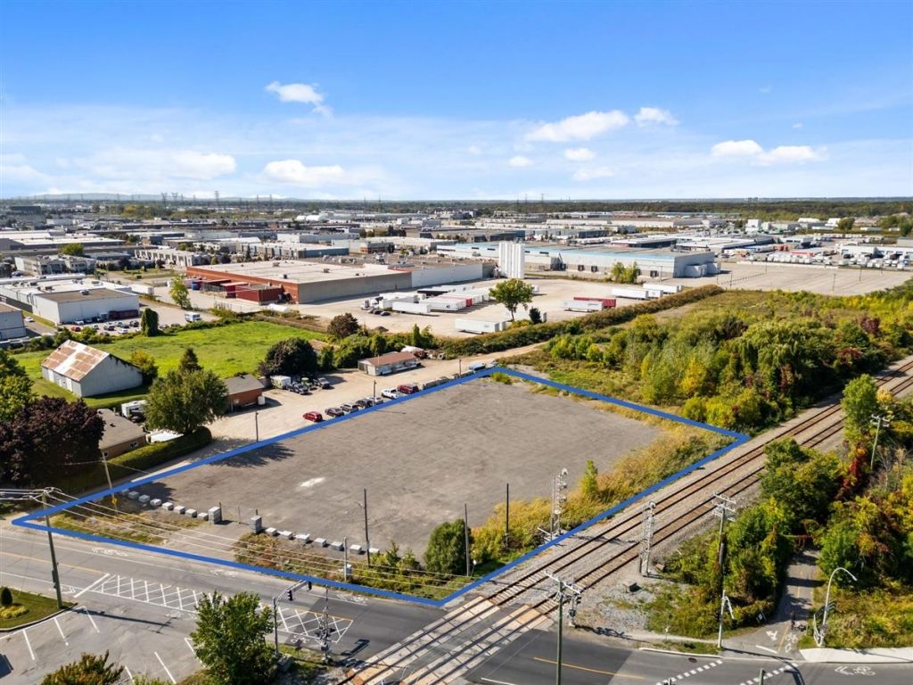 Industrial Land for Rent � Boul. St-Elzear O., Laval (Vimont)