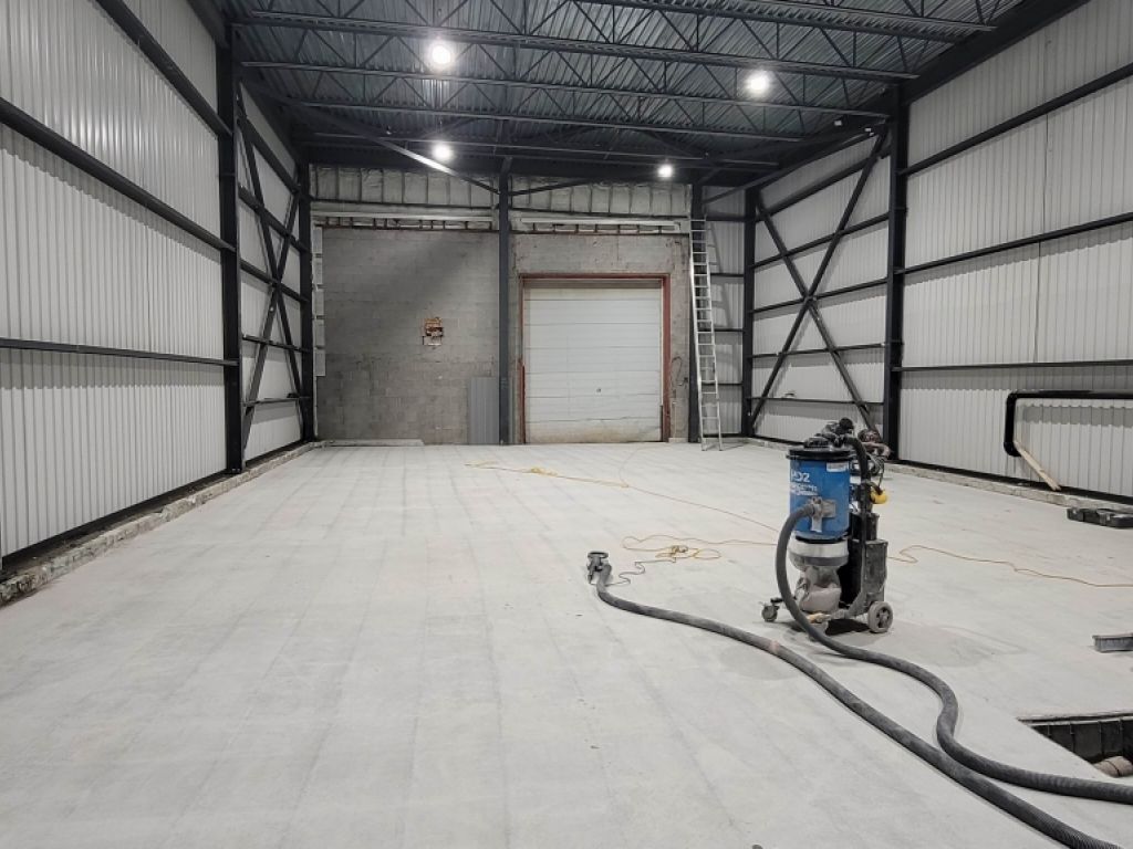 Industrial Building (Office and Warehouse) for Lease � St-Hubert