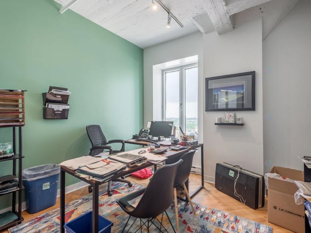 Office 1800 PC, 6th floor, St-Laurent Blvd, Plateau-Mont-Royal