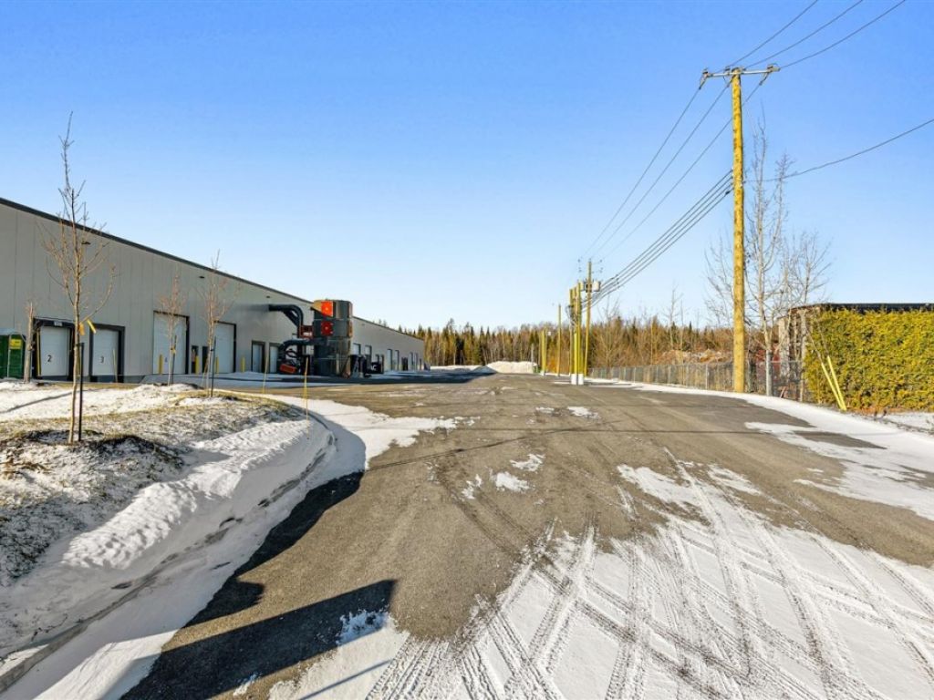 Industrial space for lease - 188 Rue Armand-Majeau S., local 106