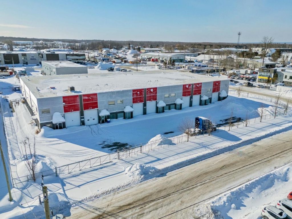 Large Subdividable Warehouse � Mirabel Industrial Park