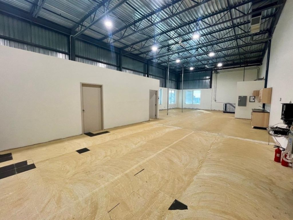 Office space for lease - 1101-1111 Aut. Chomedey (A-13)