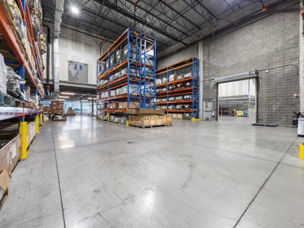 Industrial space for lease - 968 Rue Parent