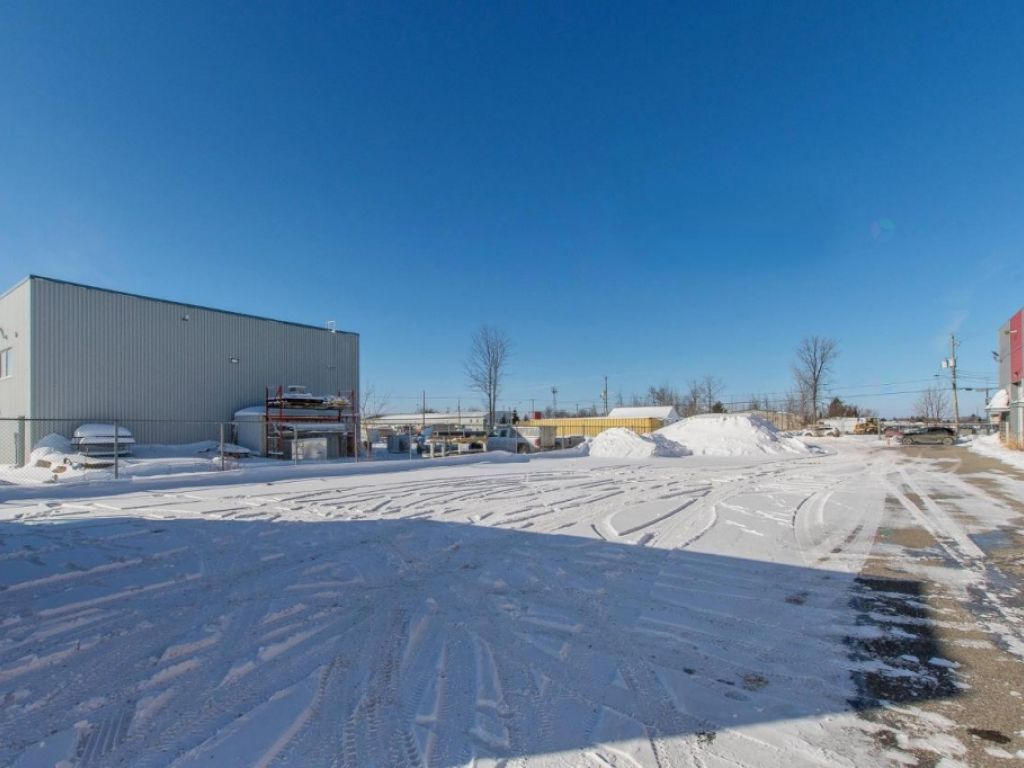 Large Subdividable Warehouse � Mirabel Industrial Park