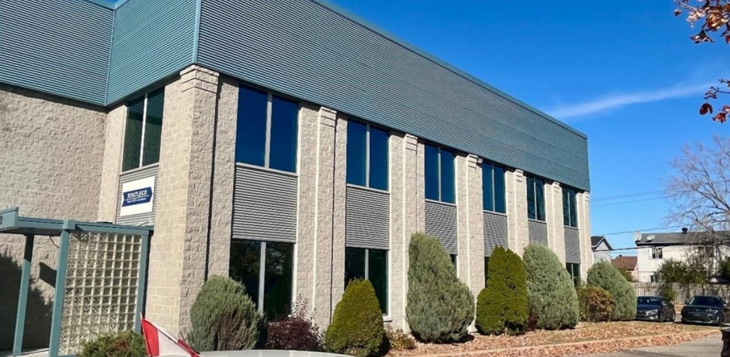 Office space for lease - 1101-1111 Aut. Chomedey (A-13) - For Rent