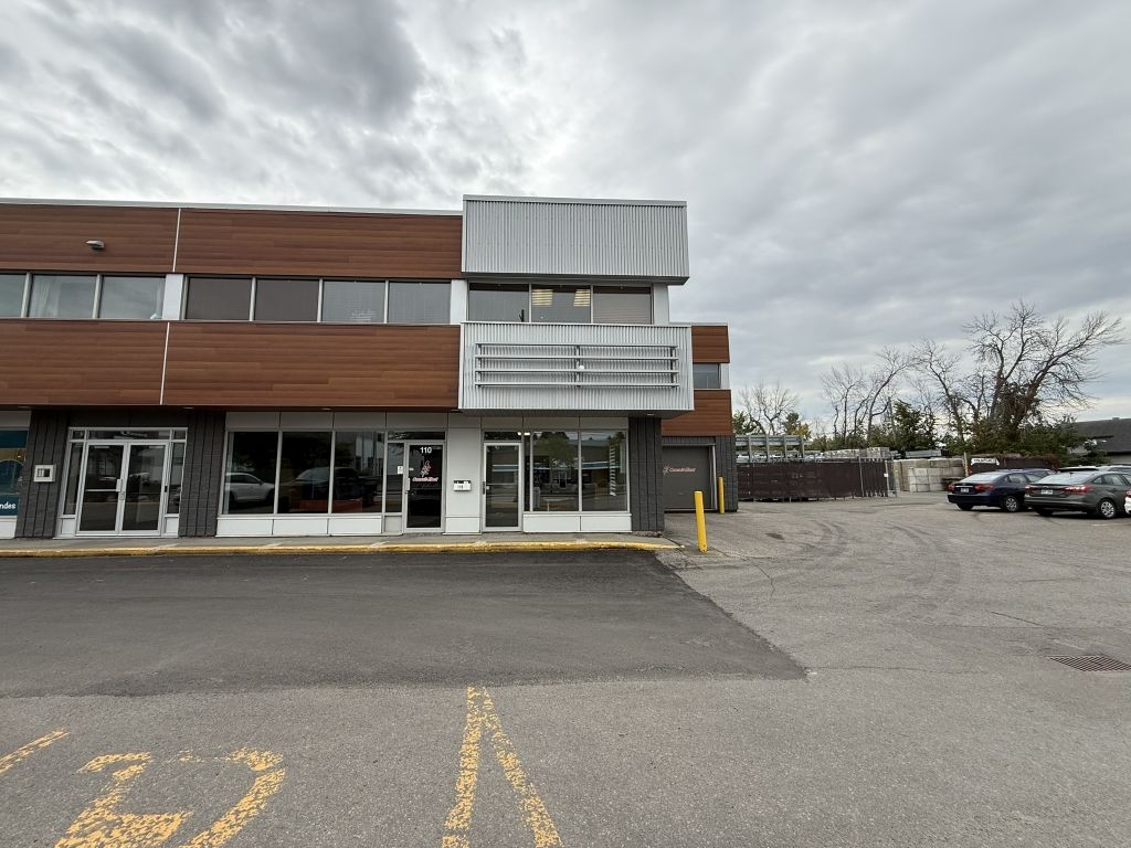 LOCAL COMMERCIAL AVEC PORTE AU SOL - BOUL. WILFRID-HAMEL