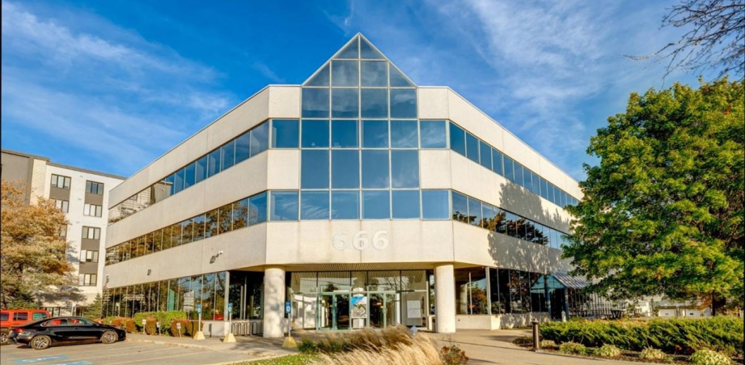 Office space for lease - 666 Boul. St-Martin O., local 220 - For Rent