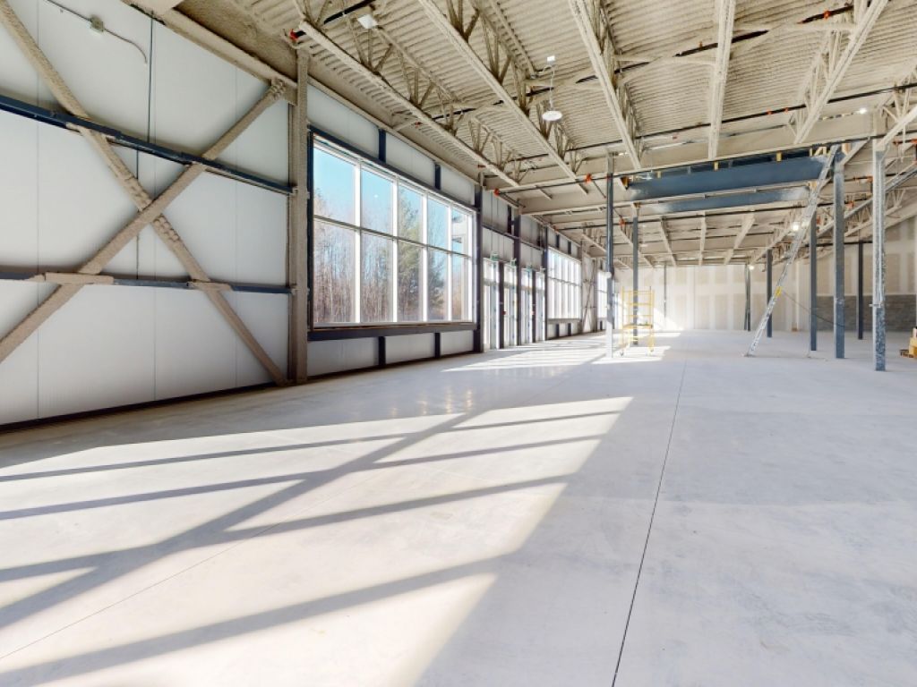 Commercial space for rent in Saint-Jrme - starting at 5,000 sq. ft.