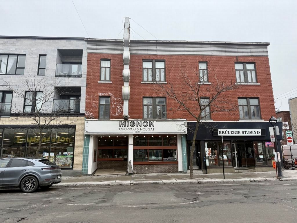 Emplacement parfait | 1 670 pc | Av. Mont-Royal, Plateau