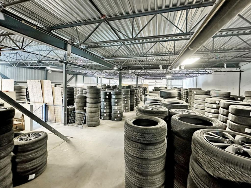 Large Subdividable Warehouse � Mirabel Industrial Park